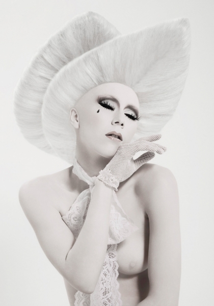 Photograph Brenda De Vries Pierot Coiffures on One Eyeland
